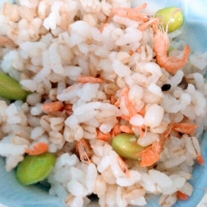 桜エビと枝豆カラフルで美味しかったです(⌒▽⌒)春めいて、すごくかわいい朝ごはんありがとうございます！